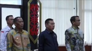 Riyanto : Ketua DPRD Bulungan (tengah)