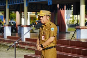 APEL PAGI : Pj Sekprov Kaltara, Dr Bustan memimpin apel pagi di Lapangan Agatis, Senin (16/6).