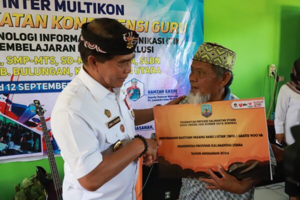 KEMBALI DIGULIRKAN : Program listrik gratis Pemprov Kaltara kembali digulirkan. Tampak Gubernur Kaltara, Dr. H. Zainal A. Paliwang, SH, M.Hum meresmikan program tersebut tahun lalu.