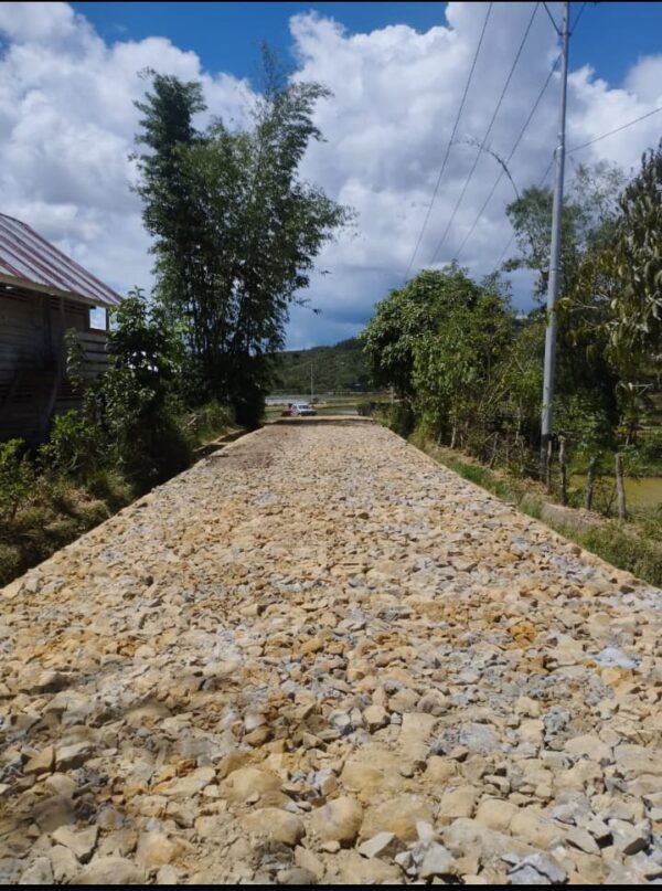 DIBANGUN: Kondisi terkini Jalan yang Bulu, kawasan Tang Paye, Kecamatan Krayan Barat yang sudah dilakukan pengerasan. (FOTO: ISTIMEWA)