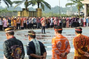 APEL PAGI : Apel pagi di lingkungan Pemprov Kaltara di Lapangan Agatis, Senin (30/6)