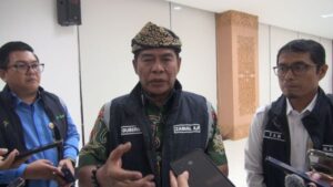 Gubernur Kaltara : Zainal Arifin Paliwang (tengah)