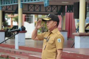 APEL PAGI : Asisten Bidang Pemerintahan dan Kesejahteraan Rakyat Setdaprov Kaltara, H. Datu Iqro Ramadhan, S.Sos., M.Si memimpin Apel Gabungan di lingkungan Pemerintah Provinsi (Pemprov) Kaltara di gelar Lapangan Agatis, Senin (7/7) pagi.