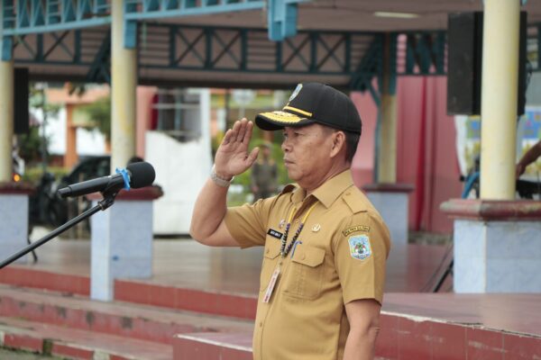 APEL PAGI : Asisten Bidang Pemerintahan dan Kesejahteraan Rakyat Setdaprov Kaltara, H. Datu Iqro Ramadhan, S.Sos., M.Si memimpin Apel Gabungan di lingkungan Pemerintah Provinsi (Pemprov) Kaltara di gelar Lapangan Agatis, Senin (7/7) pagi.