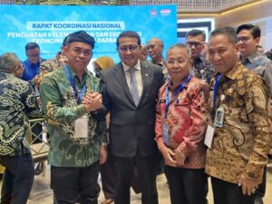 RAKORNAS : Pj. Sekprov Kaltara, Dr. Bustan, SE., M.Si menghadiri Rakornas Penguatan Ekosistem Ekonomi Kreatif digelar oleh Kemenekraf bersama Kemendagri di Ballroom Thamrin Nine, Jakarta, Selasa (8/7).