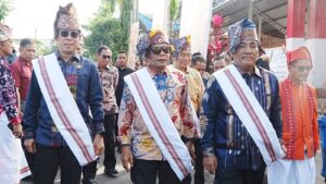 BATIK KALTARA : Gubernur Kaltara, Dr. H. Zainal A. Paliwang, S.H., M.Hum., menghadiri pembukaan Karnaval The Legend of Pongtiku II 2025 yang digelar di Lapangan Bakti Rantepao, Selasa (8/7)