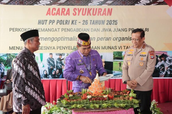 SYUKURAN : Gubernur Kaltara Dr. H. Zainal A. Paliwang, S.H., M.Hum menghadiri acara peringatan Hari Ulang Tahun Persatuan Purnawirawan Polri ke 26 di Jalan Jelarai Gang Haji Raju pada Kamis (10/7) pagi.