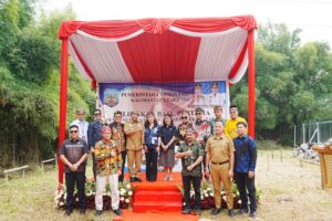 GROUNDBREAKING: Gubernur Kaltara, Dr. H. Zainal A. Paliwang, S.H., M.Hum bersama Wakil Gubernur Kaltara, Ingkong Ala, S.E., M.Si secara resmi melakukan prosesi Peletakan Batu Pertama (Groundbreaking) Pembangunan Anjungan Kaltara, di TMMI, Jakarta Timur, Selasa (12/8).