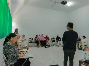 Ketua PWI Bulungan, Fathu Rizqil Mufid saat menyampaikan materi dalam diskusi tematik Jaringan Masyarakat Sipil (JMS) Mentari Kaltara di STIE Bulungan-Tarakan, Senin (18/5/2026). (Ist)