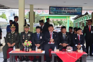 Wakil Ketua DPRD Bulungan Tasa Gung (tengah) saat menghadiri Upaca Hari Lahir Pancasila di SMP Negeri 2, Tanjung Selor, Bulungan, Senin (1/6/2026)