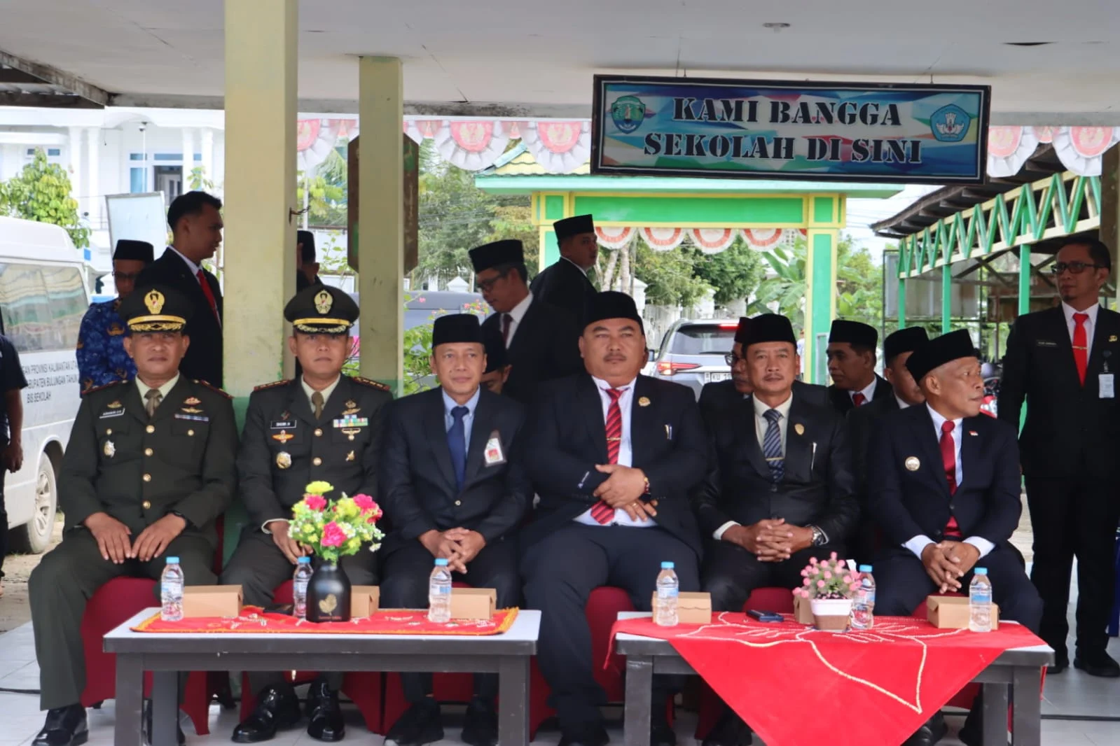 Wakil Ketua DPRD Bulungan Tasa Gung (tengah) saat menghadiri Upaca Hari Lahir Pancasila di SMP Negeri 2, Tanjung Selor, Bulungan, Senin (1/6/2026)